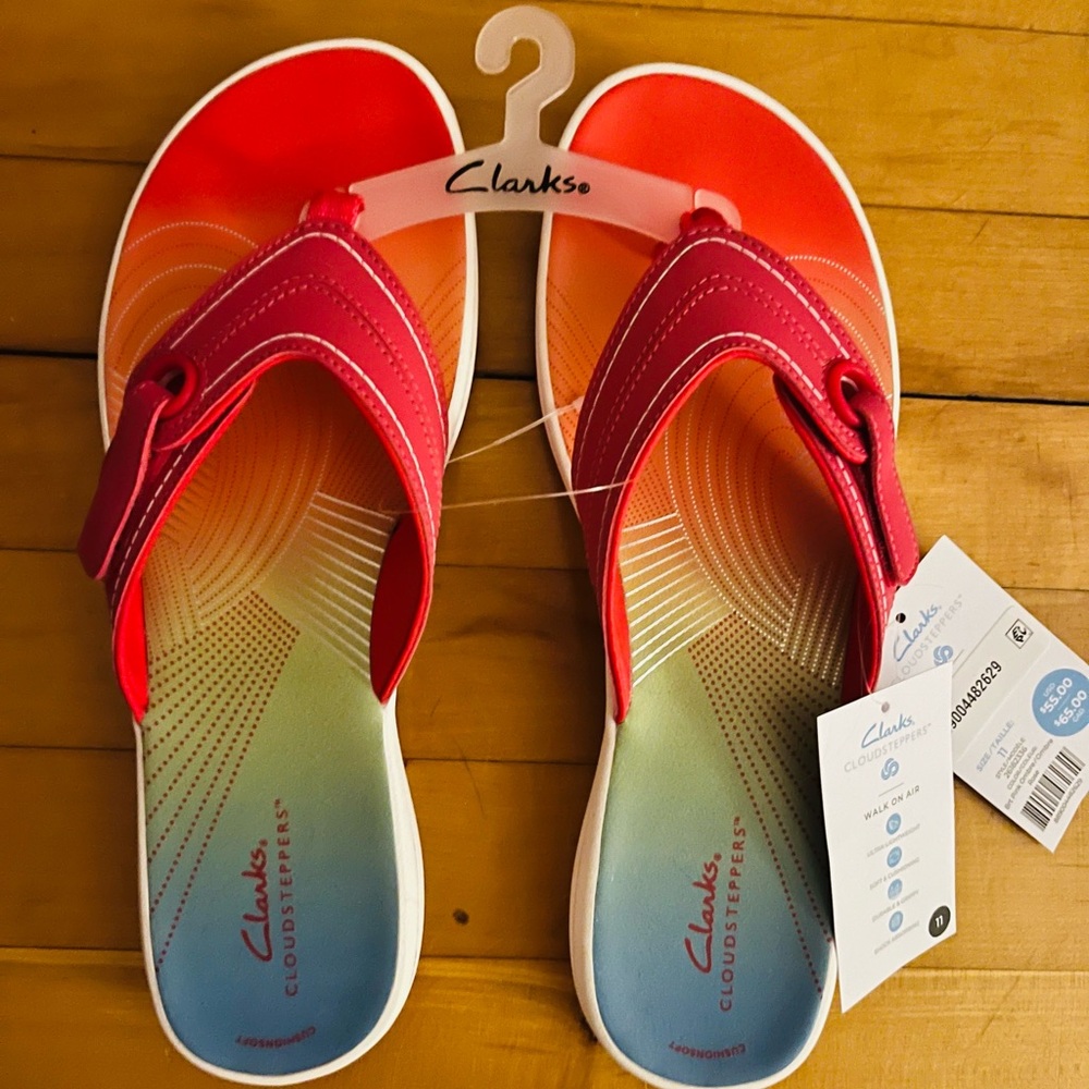 NWT Cloudsteppers by Clarks Breeze Rayna Flip Flops